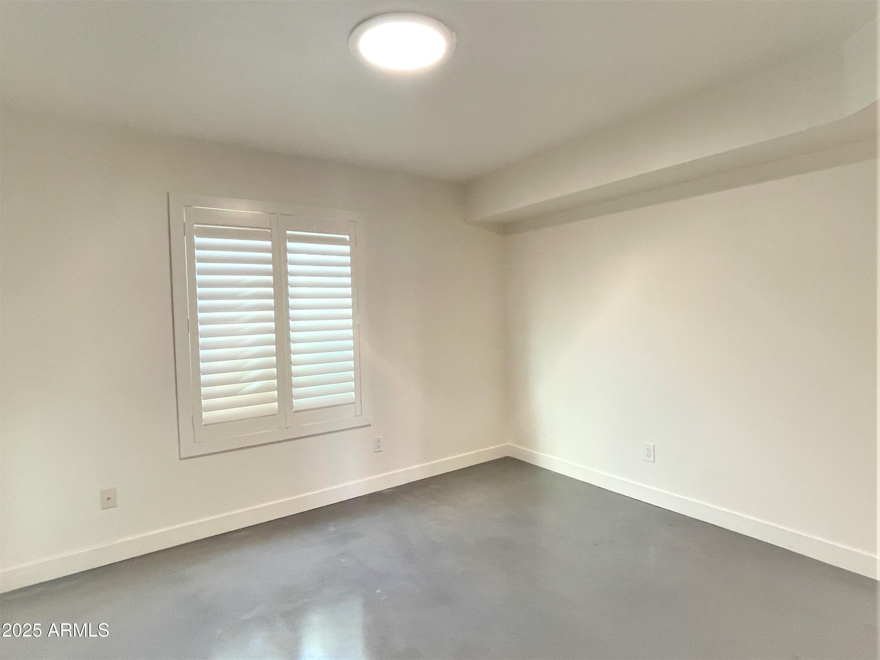 8 West Griswold Road Phoenix, AZ 85021 - Photo 15 of 22 an empty room with a window