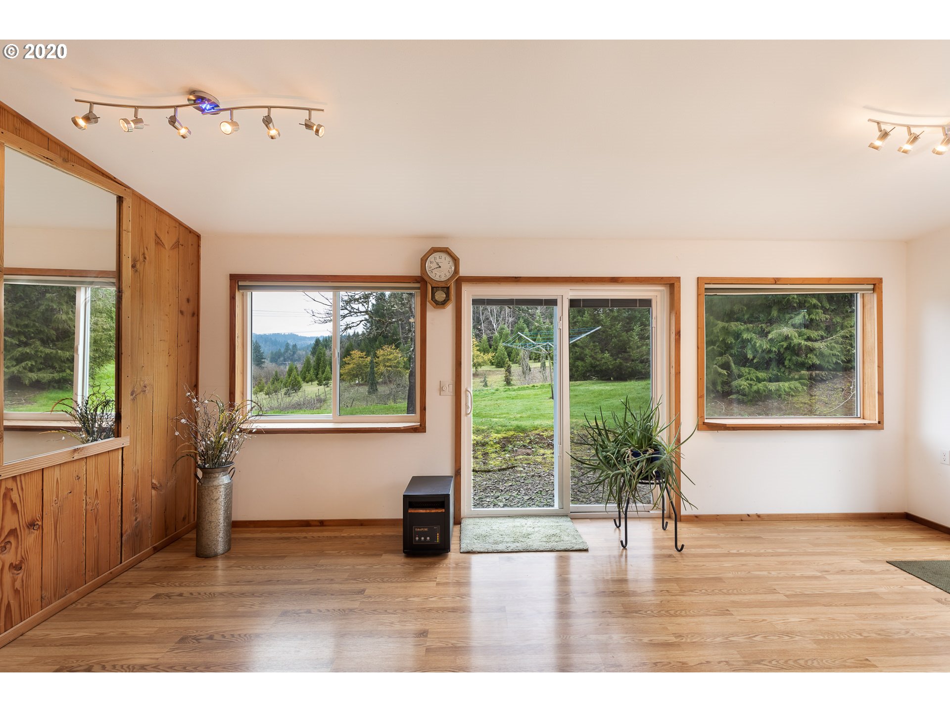 18833 South Henrici Road Oregon City, OR 97045 - Photo 12 of 32 Gallery Image 12