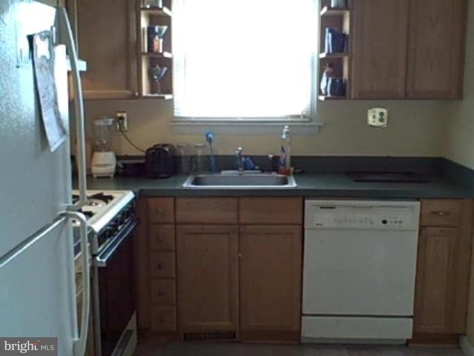 92 King Charles Circle, Unit 92 Rosedale, MD 21237 - Photo 3 of 6 Kitchen