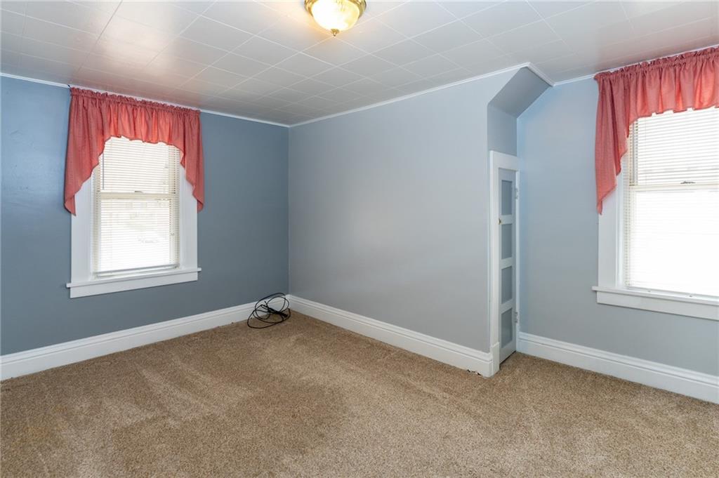 451 Ohio Avenue Rochester, PA 15074 - Photo 11 of 17 an empty room with a window