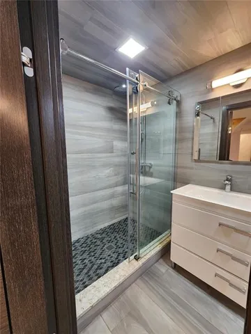 a view of a storage & utility room with washer and dryer