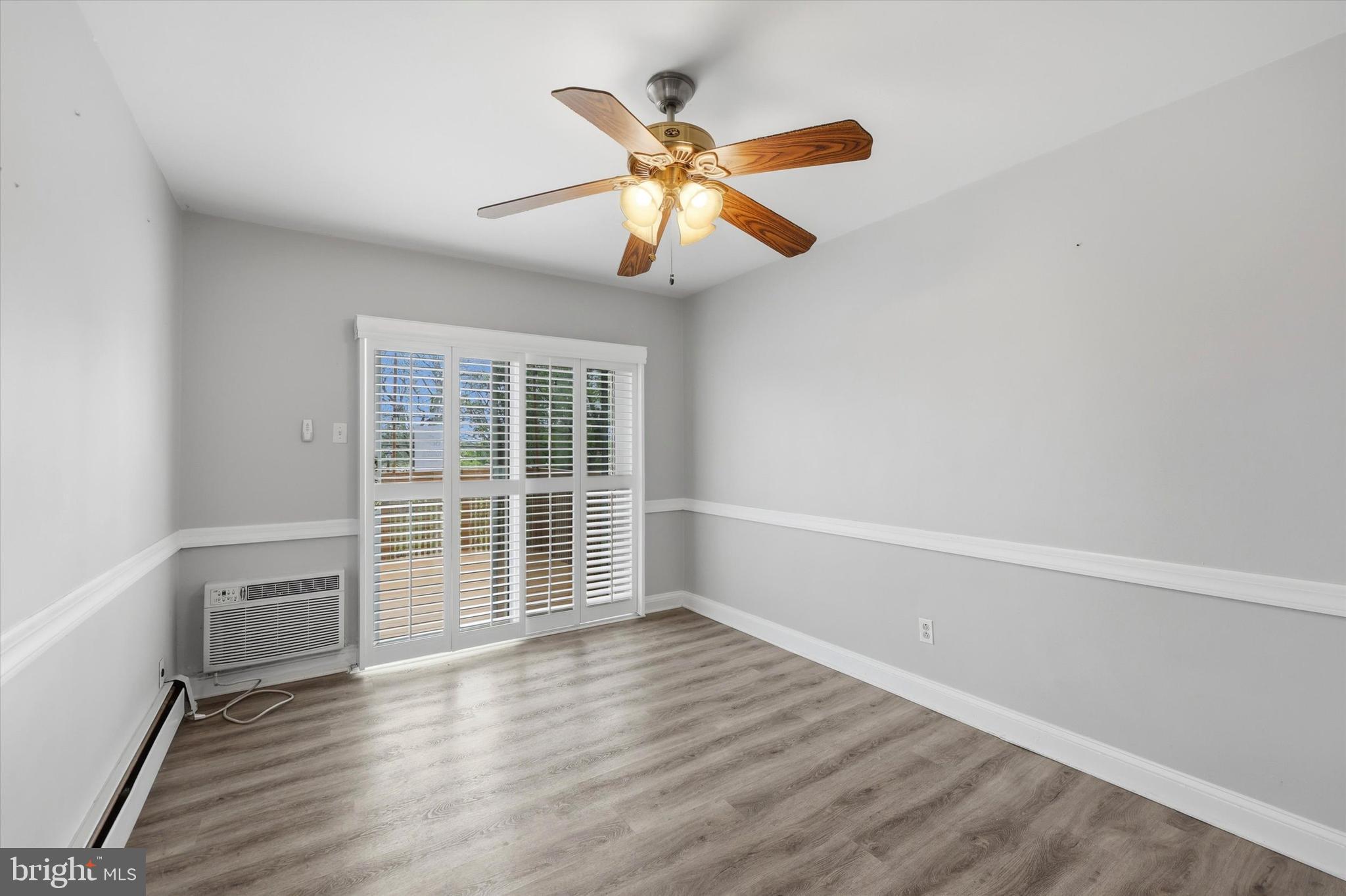 110 Academy Lane Upper Darby, PA 19082 - Photo 6 of 25 Dining Room with Sliding Doors to Deck