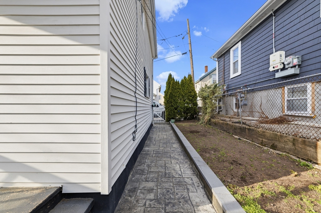 31 Sachem Street Fall River, MA 02724 - Photo 8 of 26