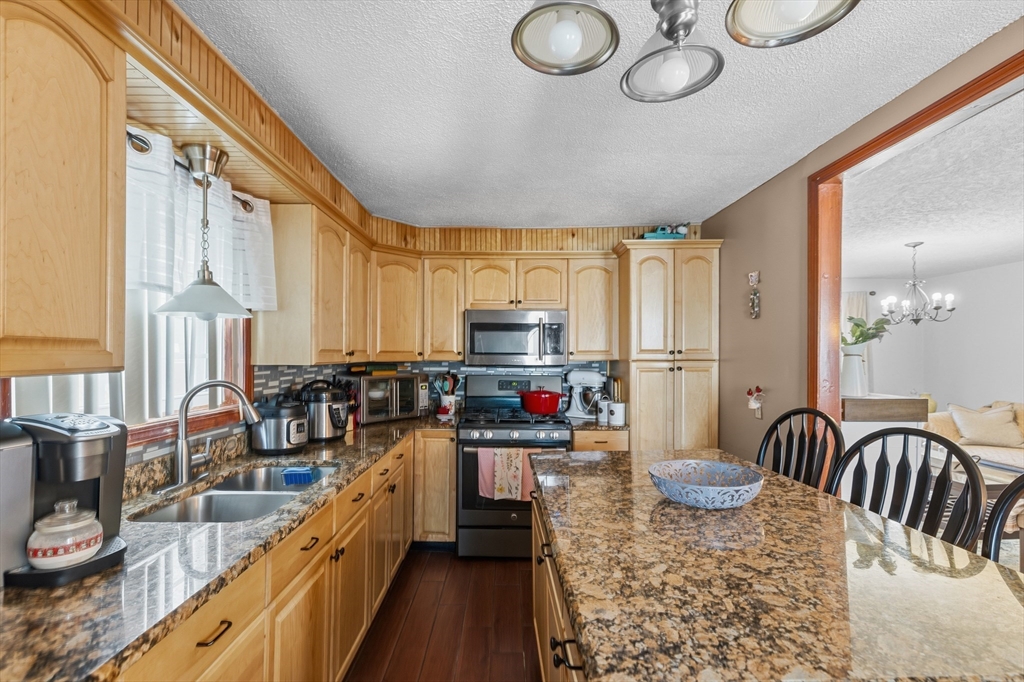 31 Sachem Street Fall River, MA 02724 - Photo 10 of 26