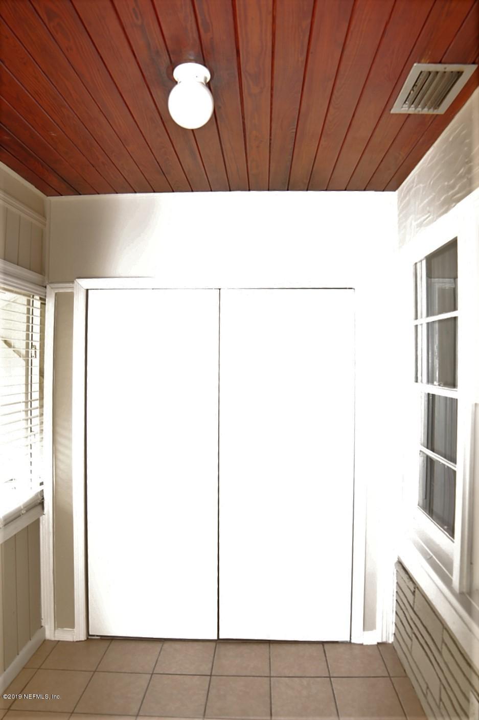 5614 Nettie Road Jacksonville, FL 32207 - Photo 3 of 31 3 foyer