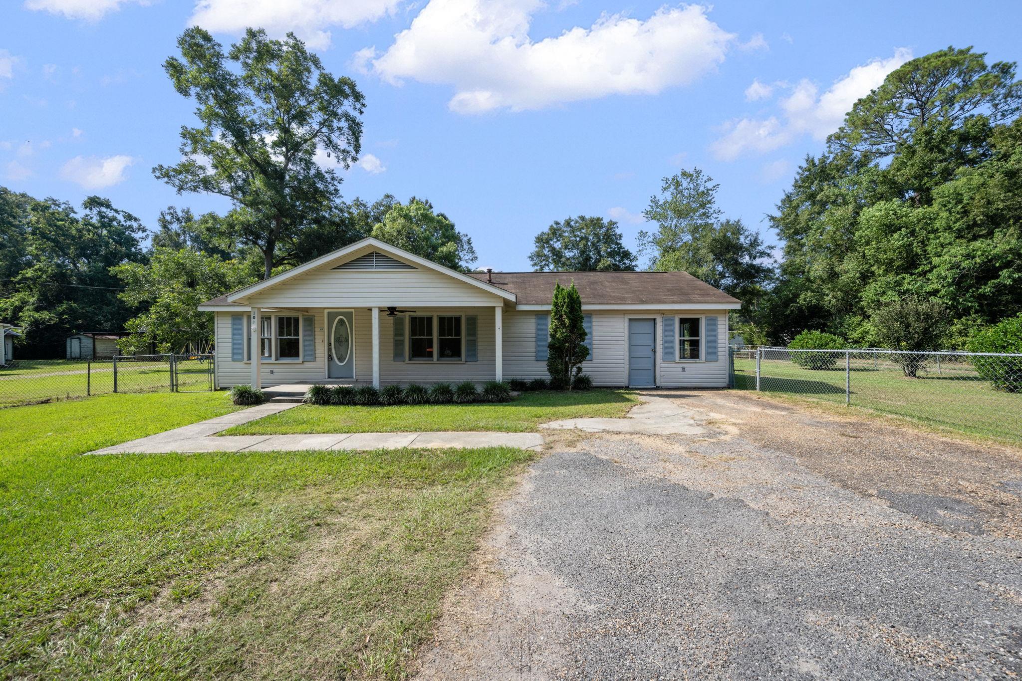 107 Mango Street Bay Minette, AL 36507 - Photo 2 of 27