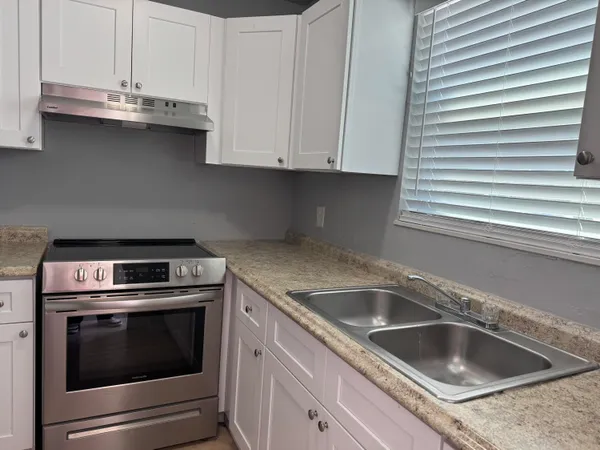 $1,600 | 910 Wagner Place, Unit 2, Fort Pierce, FL 34982