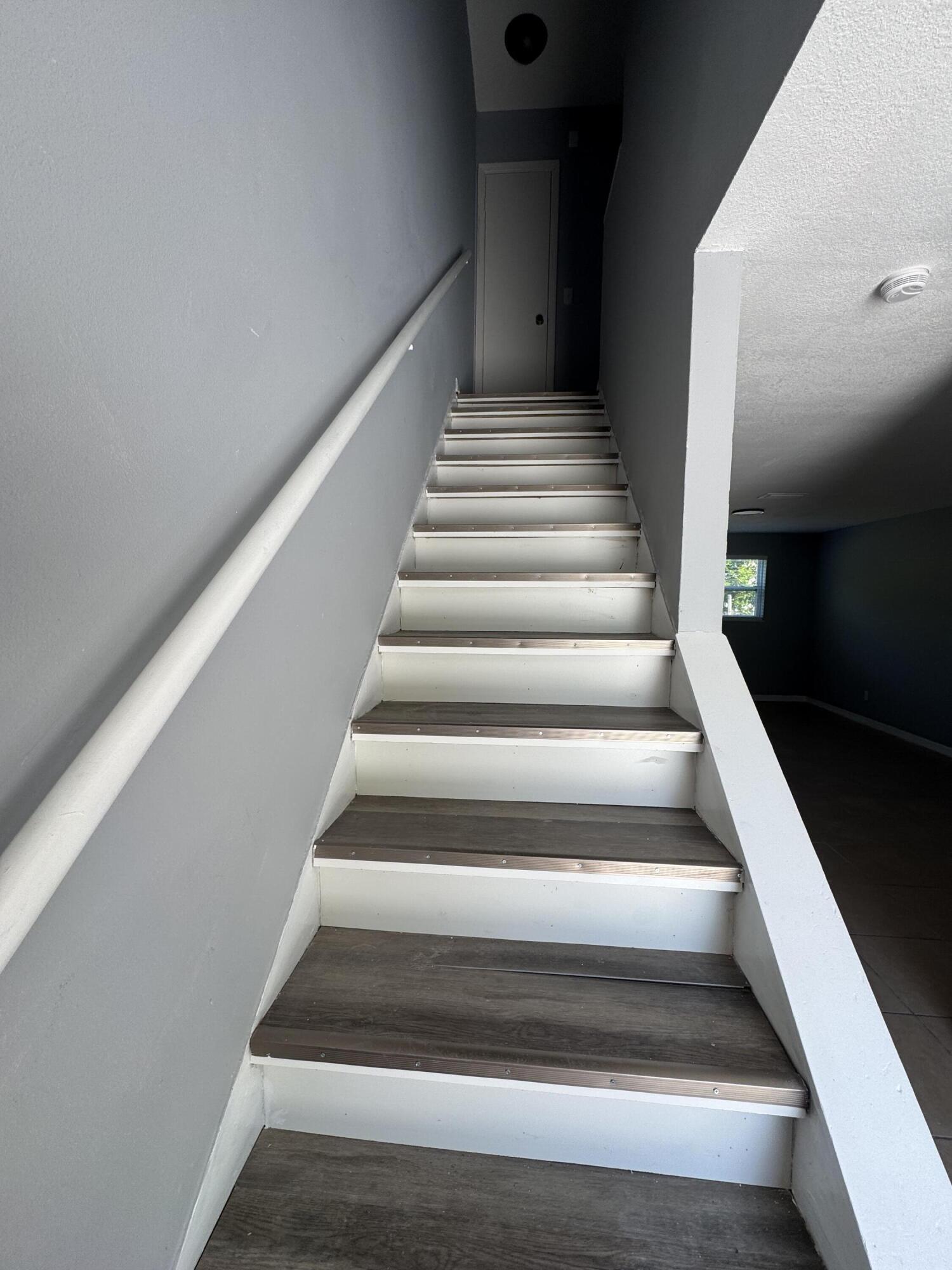 910 Wagner Place, Unit 2 Fort Pierce, FL 34982 - Photo 7 of 11 IMG_9124