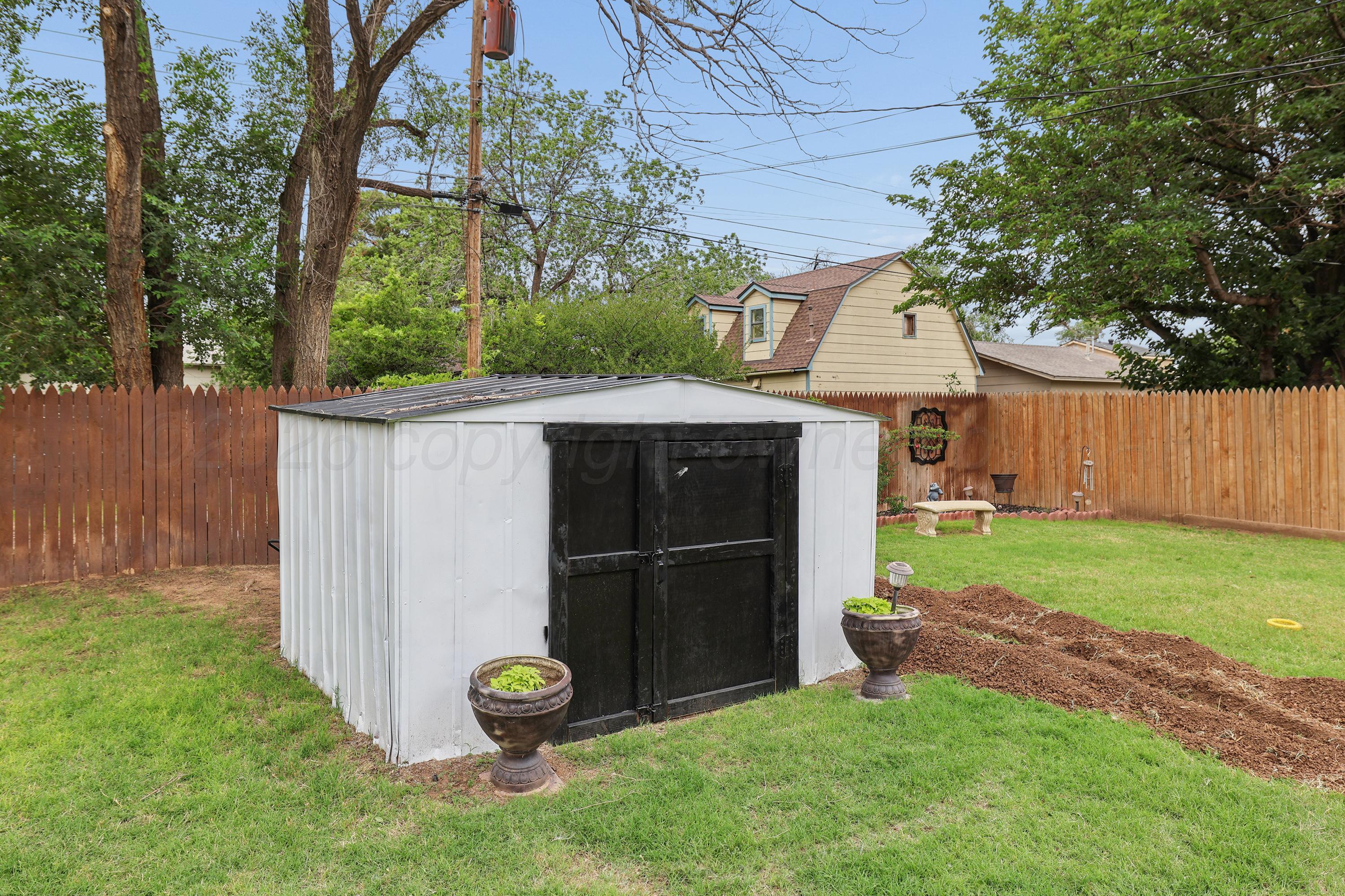 5012 South Crockett Street Amarillo, TX 79110 - Photo 7 of 26 26-Storage Building