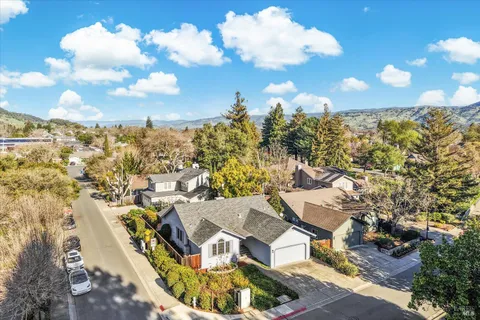 $1,695,000 | 2004 Oak Circle, Yountville, CA 94599