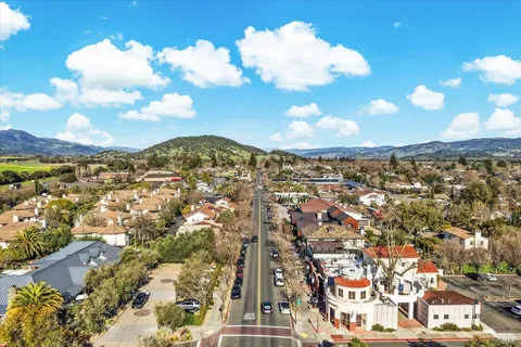 $1,695,000 | 2004 Oak Circle, Yountville, CA 94599