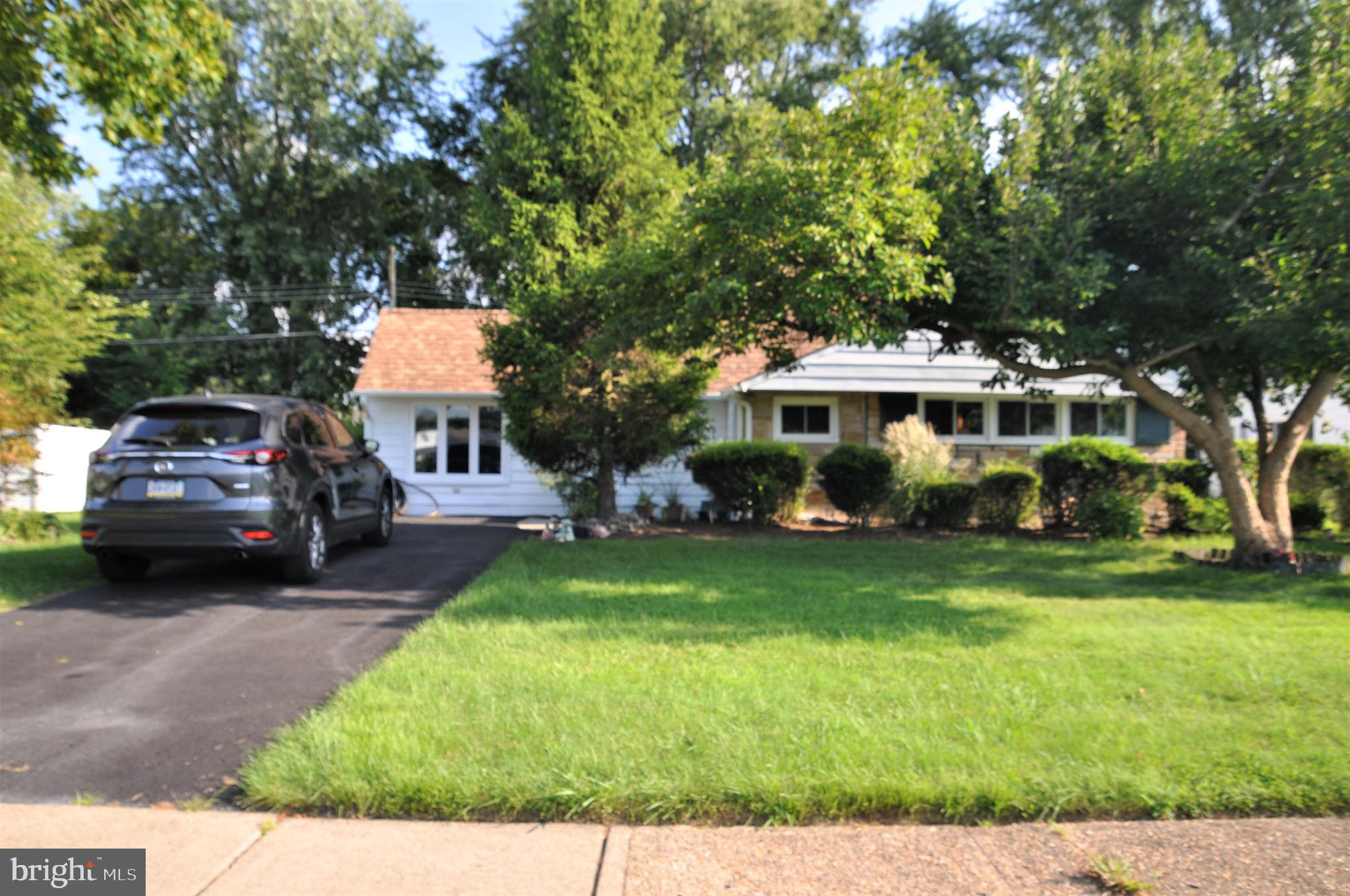 68 Hollow Road Levittown, PA 19056 - Photo 1 of 27 Gallery Image 1