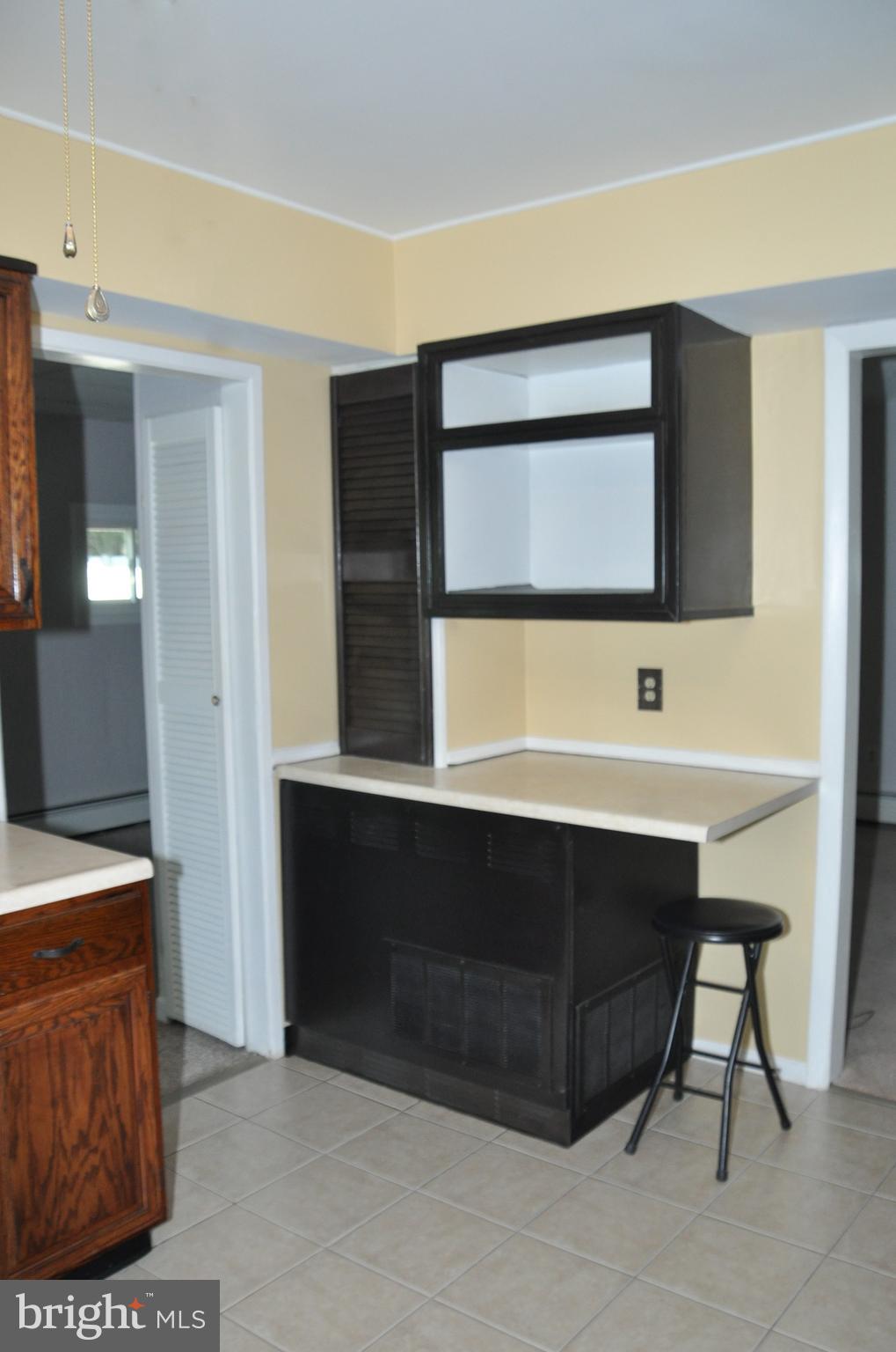 68 Hollow Road Levittown, PA 19056 - Photo 4 of 27 Gallery Image 4