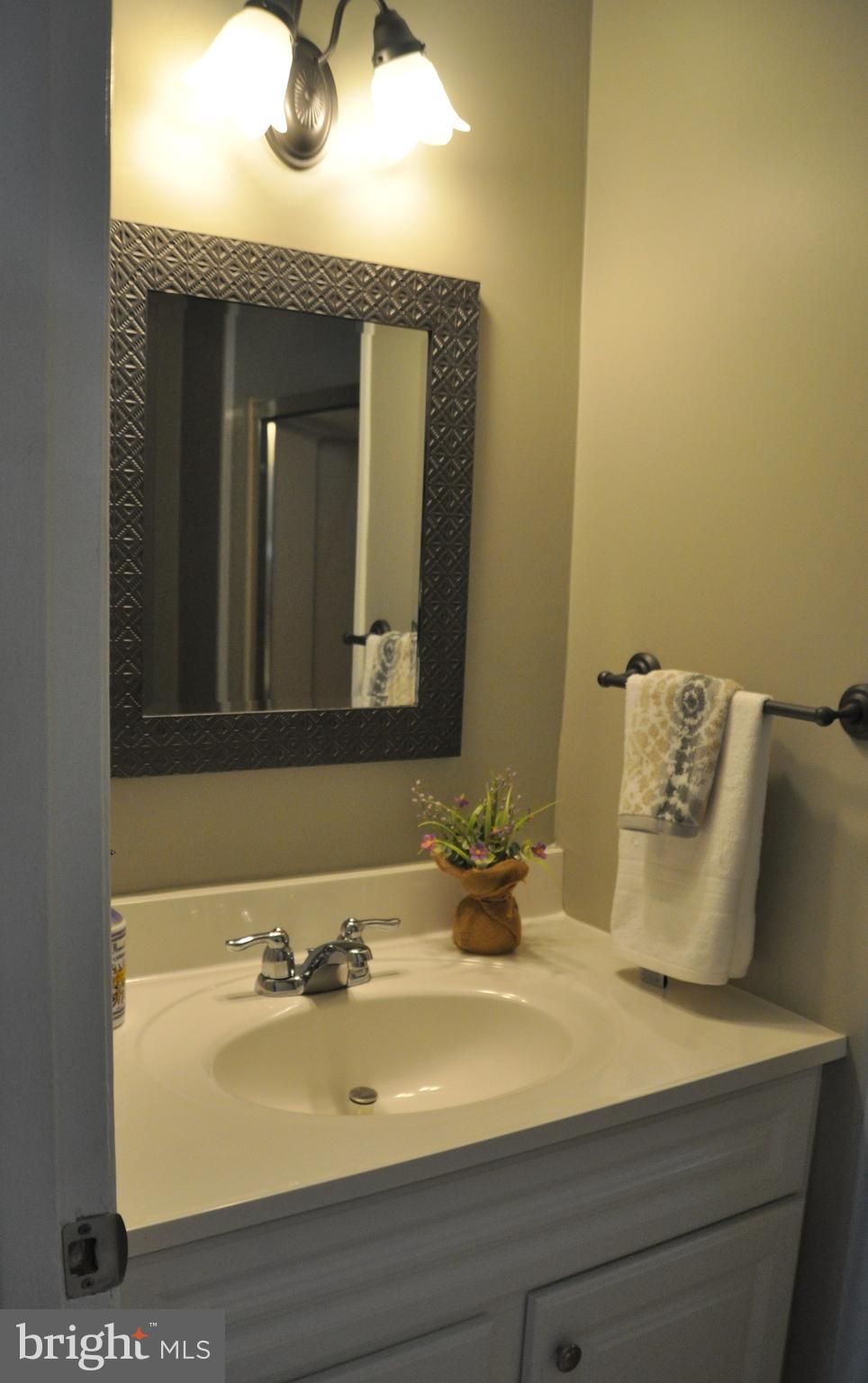 68 Hollow Road Levittown, PA 19056 - Photo 7 of 27 Gallery Image 7