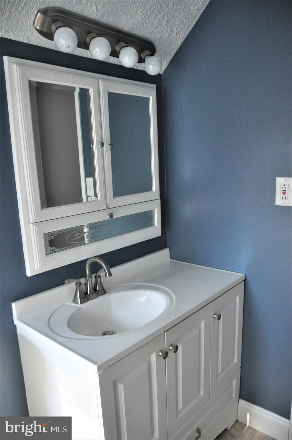 68 Hollow Road Levittown, PA 19056 - Photo 10 of 27 Gallery Image 10