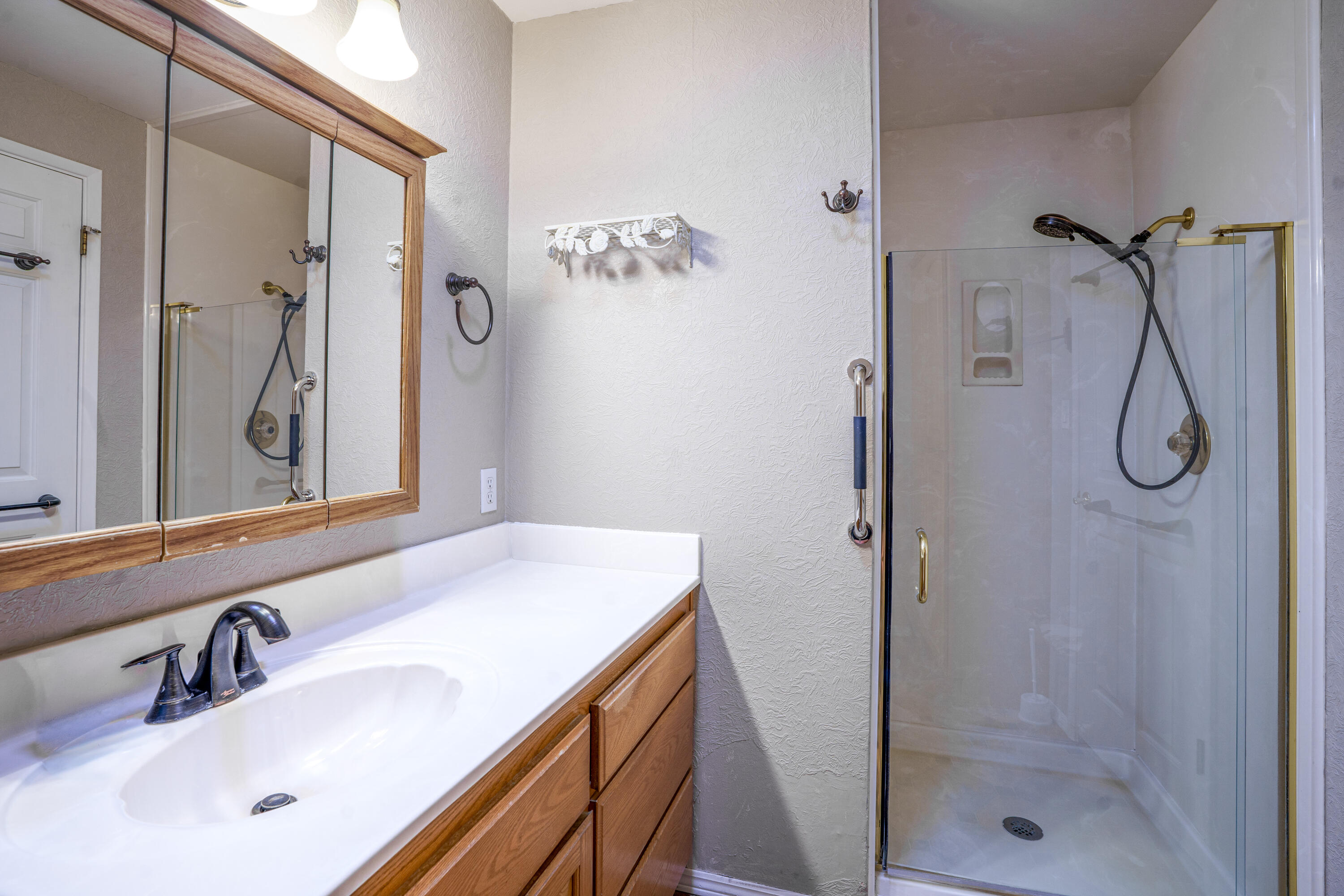 604 Hemlock Avenue Central Point, OR 97502 - Photo 17 of 26