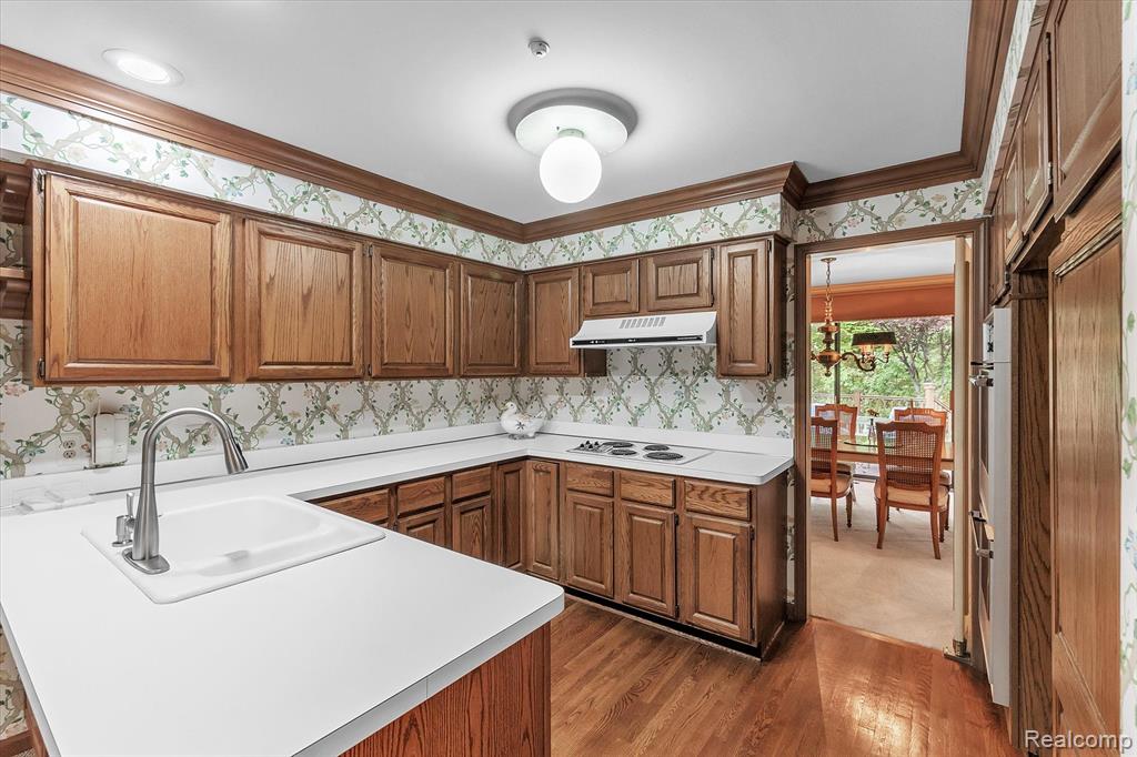23700 Ravineview Court Bingham Farms, MI 48025 - Photo 13 of 33