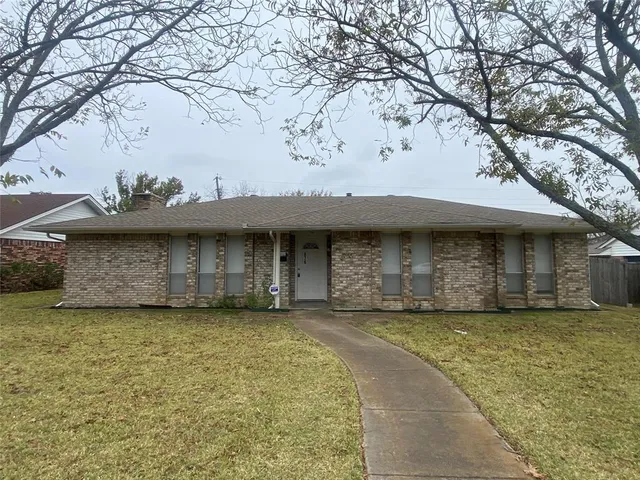 a view of a yard with a small house