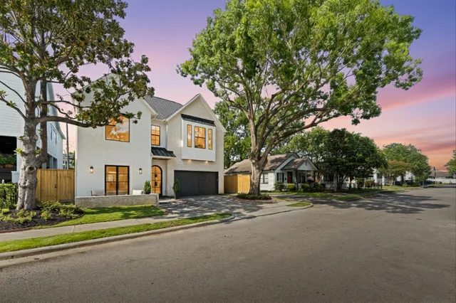 $1,899,990 | 203 East 24th Street, Houston, TX 77008
