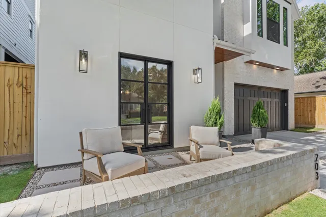 $1,899,990 | 203 East 24th Street, Houston, TX 77008