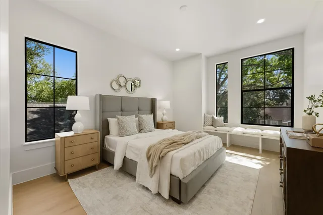 $1,899,990 | 203 East 24th Street, Houston, TX 77008