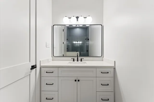 $1,899,990 | 203 East 24th Street, Houston, TX 77008