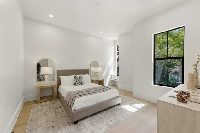 $1,899,990 | 203 East 24th Street, Houston, TX 77008