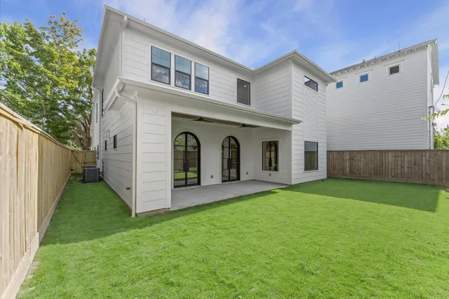 $1,899,990 | 203 East 24th Street, Houston, TX 77008