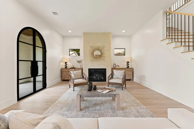 $1,899,990 | 203 East 24th Street, Houston, TX 77008