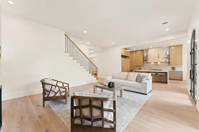 $1,899,990 | 203 East 24th Street, Houston, TX 77008