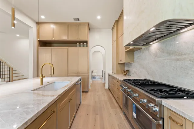 $1,899,990 | 203 East 24th Street, Houston, TX 77008