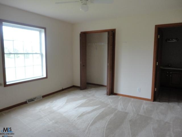 31122582-5.JPG