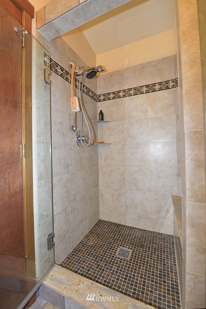 26 Beaver Pond Road Twisp, WA 98856 - Photo 19 of 31 a bathroom with a shower