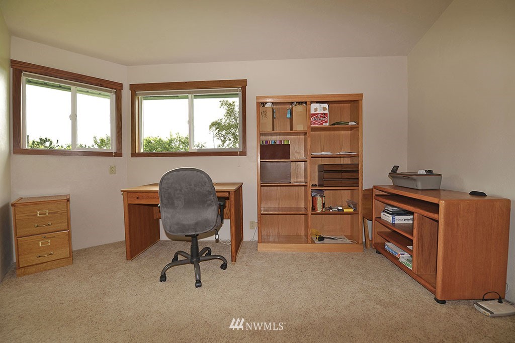 26 Beaver Pond Road Twisp, WA 98856 - Photo 21 of 31 a workspace with furniture and a window