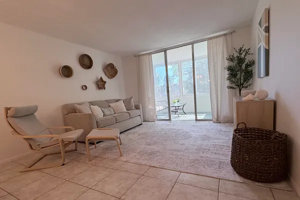$135,000 | 2650 Northwest 49th Avenue, Unit 327, Lauderdale Lakes, FL 33313