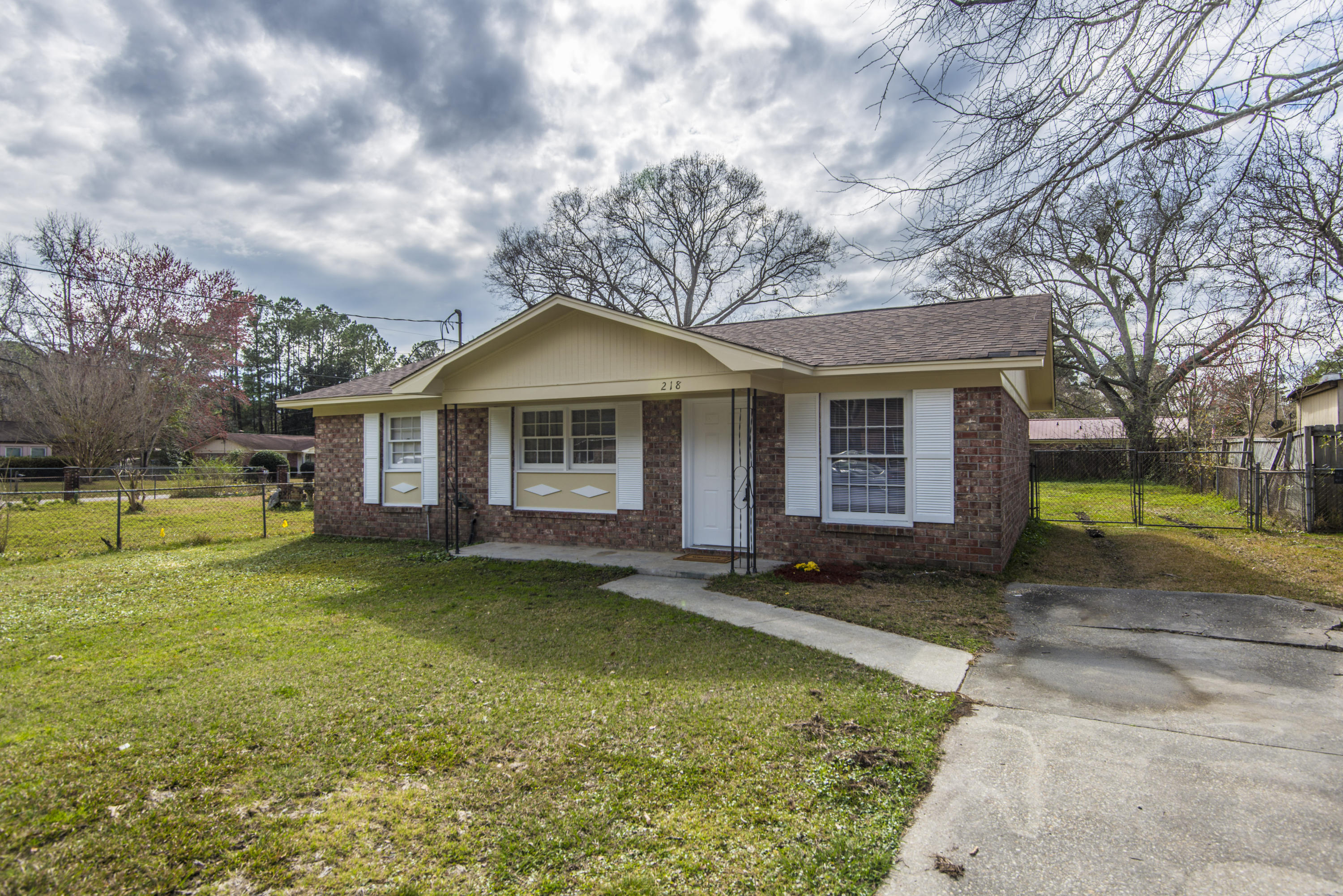 218 Arbor Road Summerville, SC 29485 - Photo 1 of 24 _DSC3422