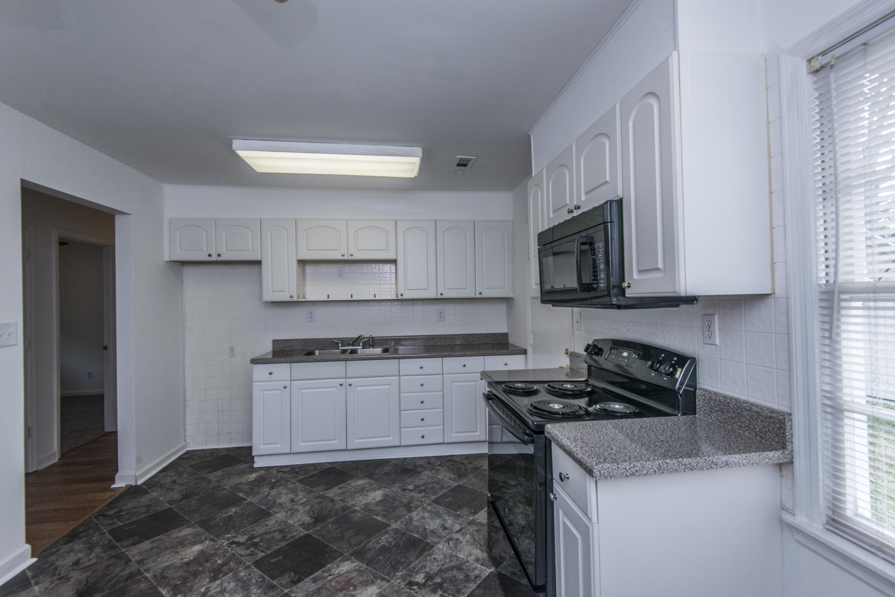 218 Arbor Road Summerville, SC 29485 - Photo 7 of 24 _DSC3449