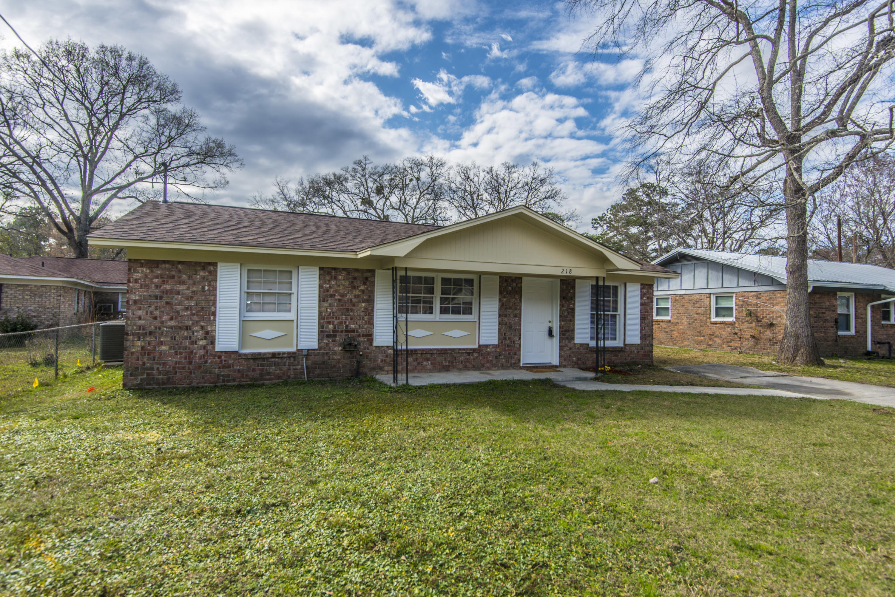 218 Arbor Road Summerville, SC 29485 - Photo 8 of 24 _DSC3427