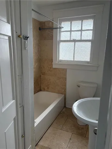 $2,400 | 2010 Broadway Street, New Orleans, LA 70118