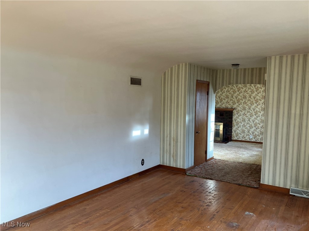 4234 Lake Road Youngstown, OH 44511 - Photo 3 of 14