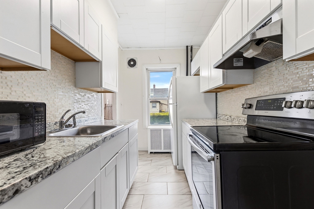 27 Cook Street Fall River, MA 02724 - Photo 3 of 39