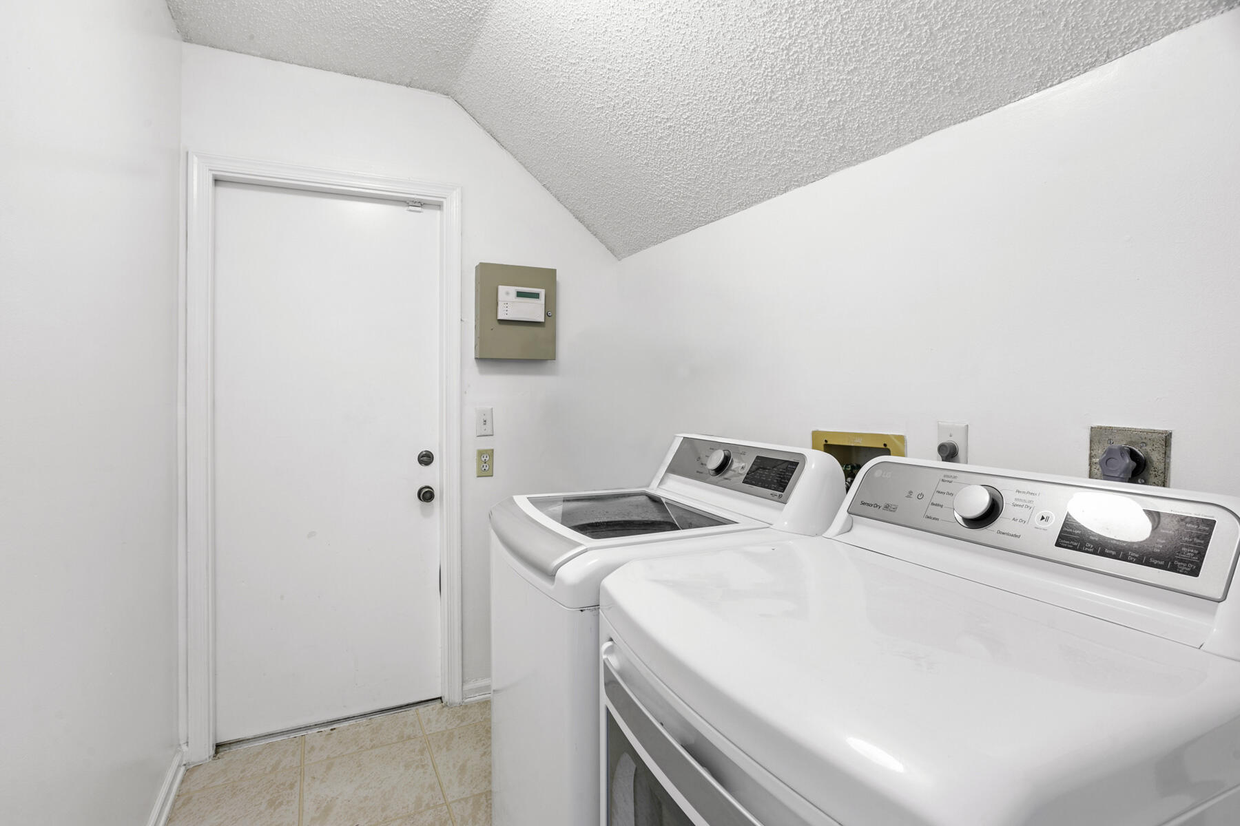 20335 Tierra Del Sol Court Boca Raton, FL 33498 - Photo 15 of 51 Laundry Room