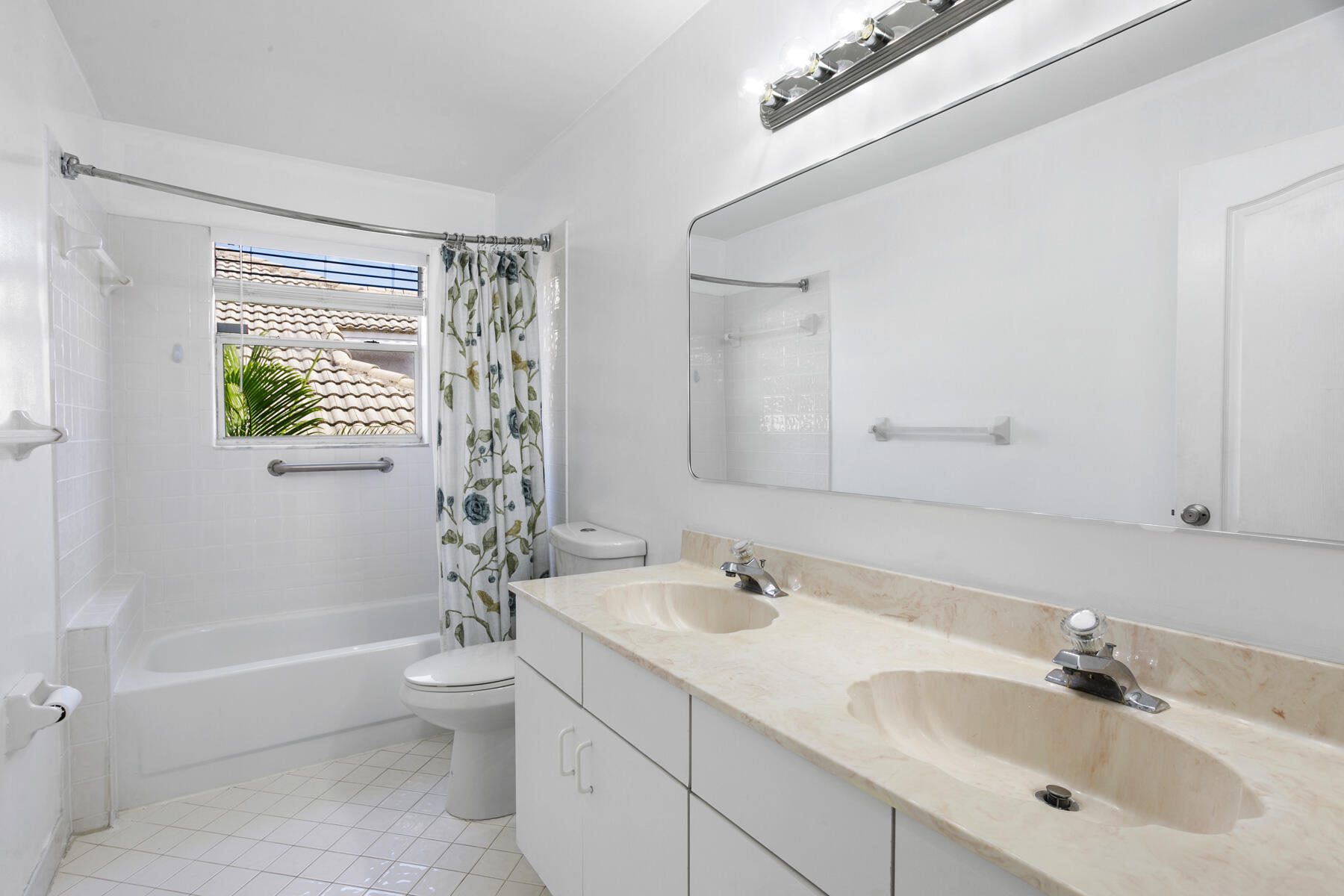 20335 Tierra Del Sol Court Boca Raton, FL 33498 - Photo 24 of 51 Upstairs Bathroom