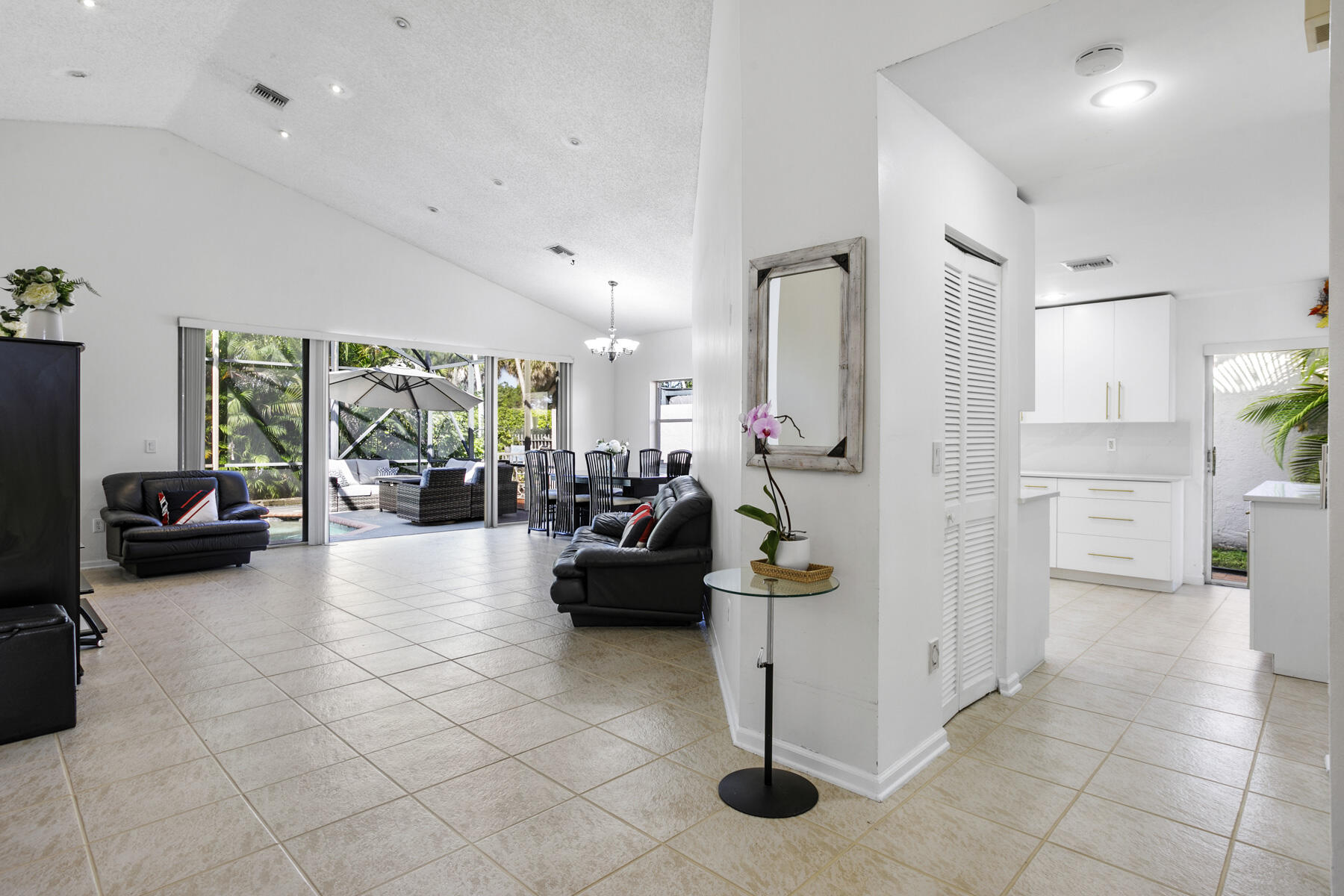 20335 Tierra Del Sol Court Boca Raton, FL 33498 - Photo 3 of 51 Entry to Living Room / Kitchen