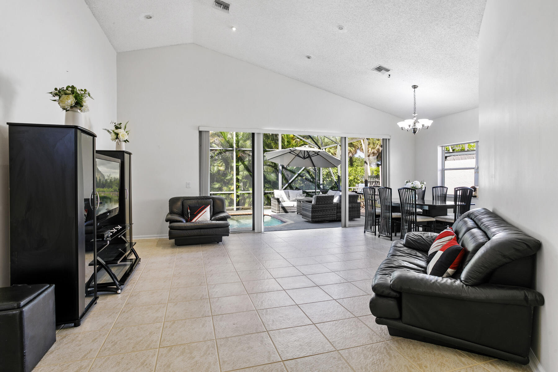 20335 Tierra Del Sol Court Boca Raton, FL 33498 - Photo 4 of 51 Living Room