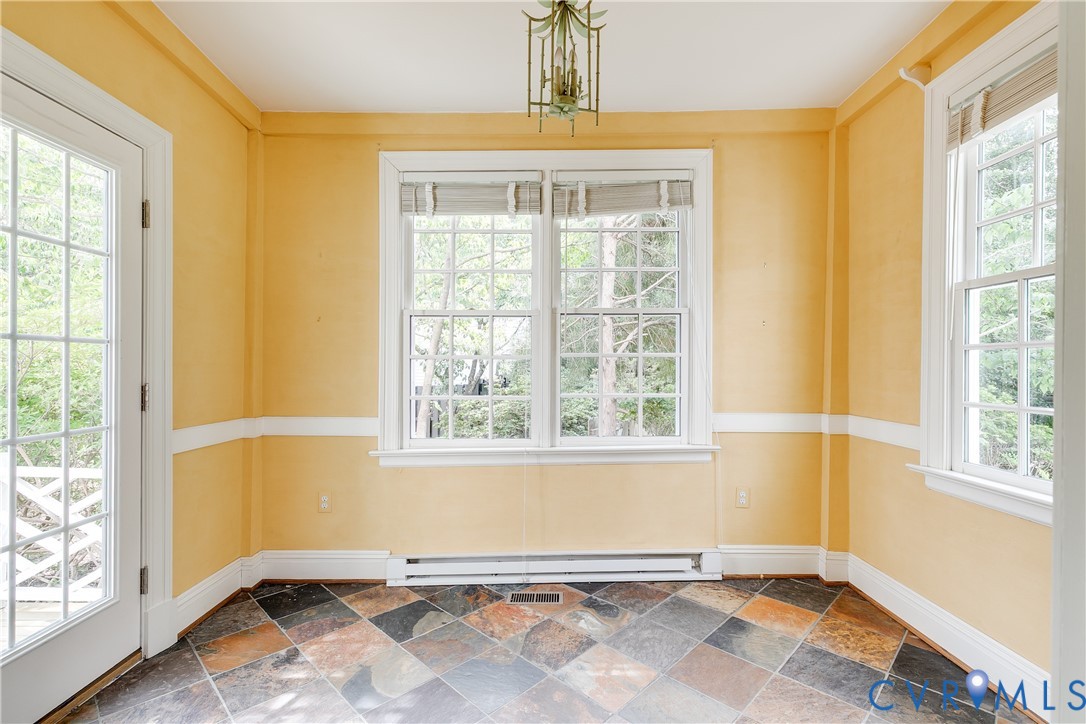 6006 York Road Richmond, VA 23226 - Photo 16 of 57 Sun room