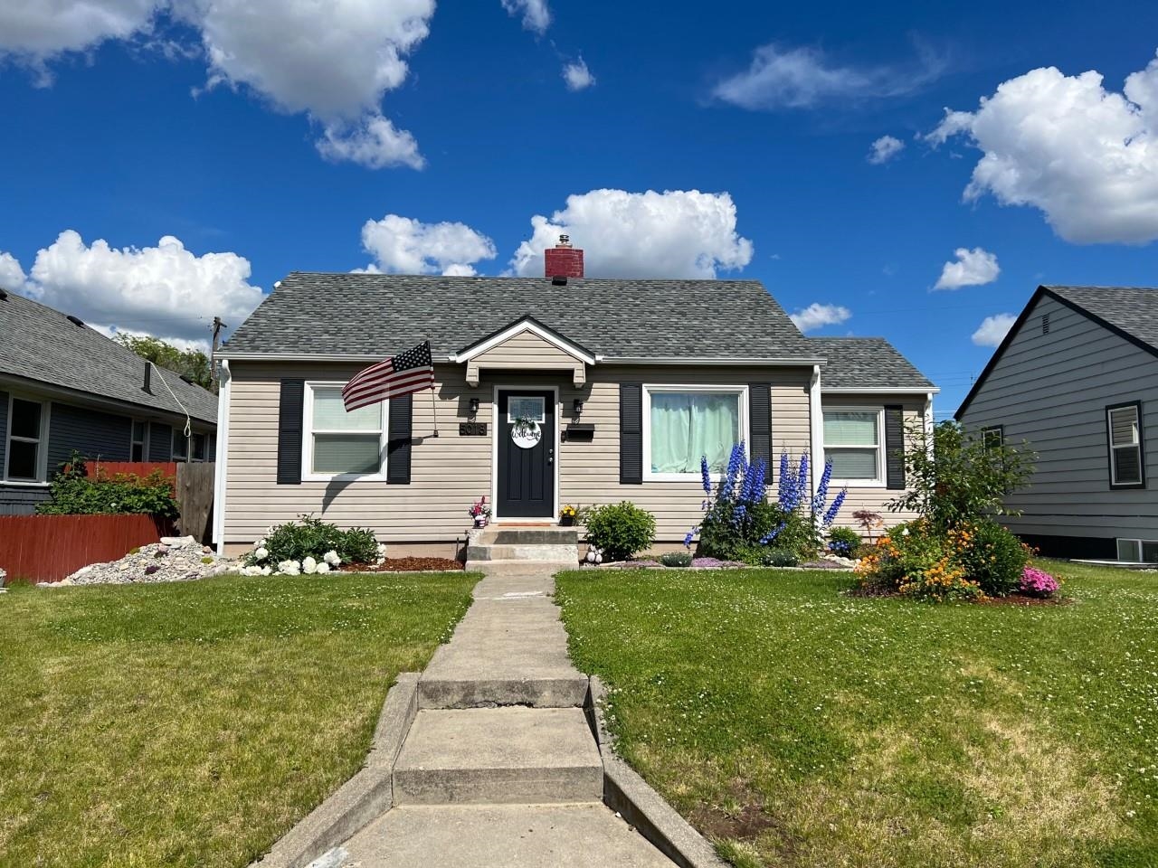 5018 North Stevens Street Spokane, WA 99205 - Photo 2 of 25