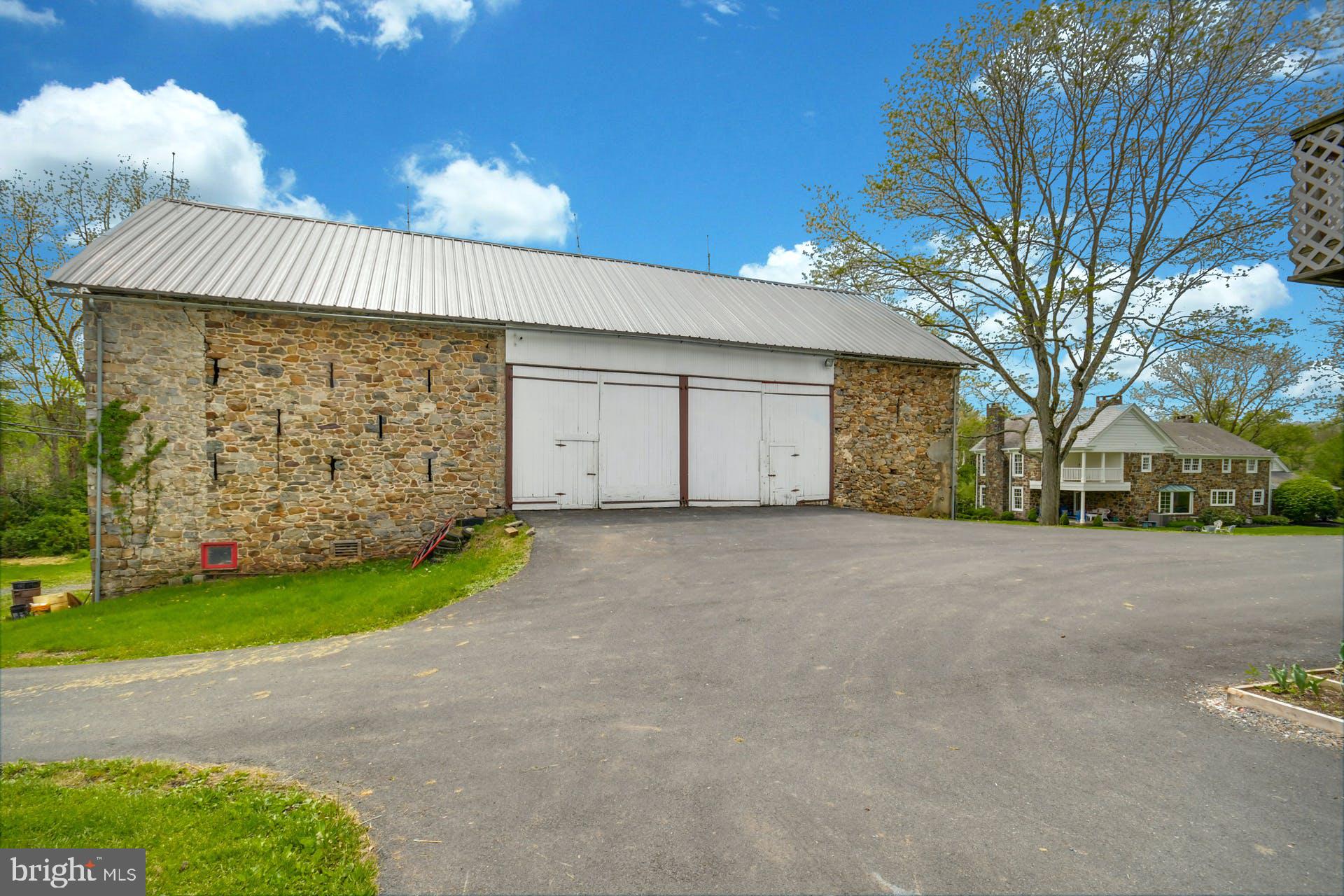 2583 Black River Road Bethlehem, PA 18015 - Photo 6 of 52