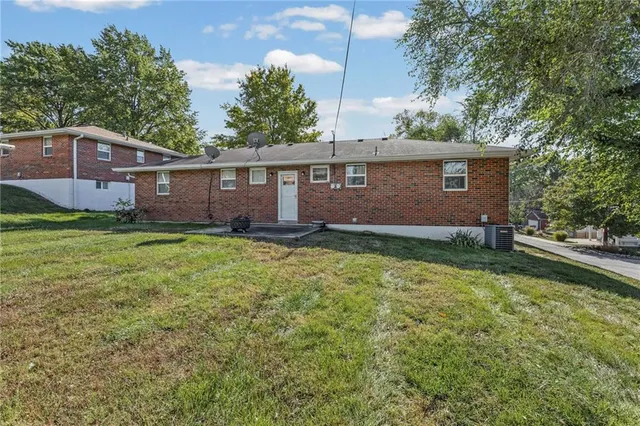 $240,000 | 11302-11304 Putnam Street, Sugar Creek, MO 64054