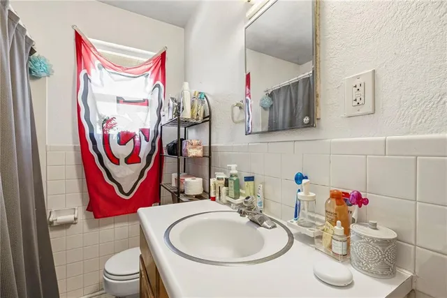 $240,000 | 11302-11304 Putnam Street, Sugar Creek, MO 64054